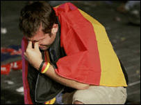 Torcedor alemão chora com a derrota para a Itália