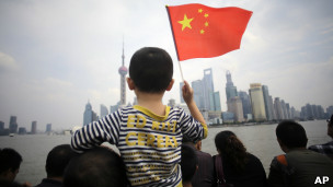 上海外滩挤满游人(3/10/2012)