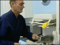 Wood sofre de condição que o leva a cozinhar enquanto dorme