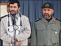 آقای احمدی نژاد در میان بسیجیان