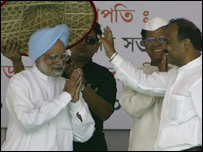 असम में मनमोहन सिंह