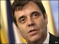 O primeiro-ministro sérvio, Vojislav Kostunica