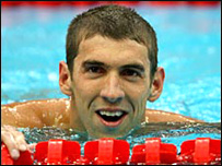 Kình ngư Michael Phelps ăn mừng kỷ lục mới
