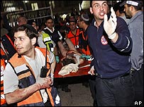 Serviços de emergência próximos ao local do ataque 