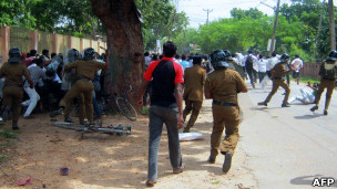 Police attacking protesting students in Jaffna (file photo)