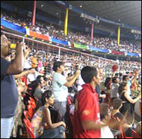 आईपीएल की ज़बरदस्त कार्यक्रम में शुरुआत