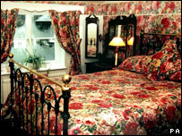 家庭旅馆的双人床