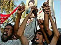 iraquianos em luto por morte de aiatolá