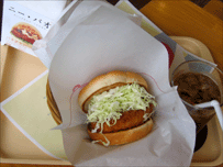 Bánh kẹp thịt (burger) của Nhật có vị khá tinh tế và ngon so với burger tại Anh Mỹ