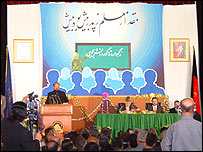 در آمد ماهانه معلمان افغان کفاف مخارج زندگی آنان را نمی دهد