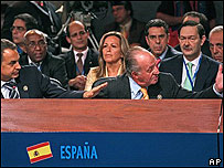 O rei Juan Carlos pede a Chavez que cale a boca