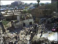 Bağdat'ta 15 Mart'ta bir otele düzenlenen saldırıda oluşan enkaz