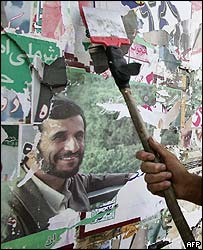 Cartazes de propaganda eleitoral são removidos no Irã