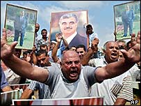 Simpatizantes de Hariri comemoram prisão de generais em Sidon