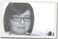 Cadi Thomas enillodd y gadair gyda tri darn o waith