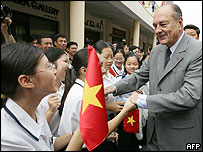 Tổng thống Pháp Jacques Chirac đến thăm chính thức Việt Nam và dự ASEM 5