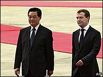 Hu Jintao (esq.) e Dimitry Medvedev em Pequim