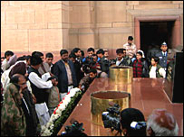 मृतकों के रिश्तेदार