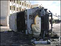 Kamışlı'daki olaylar sırasında yanan bir araç