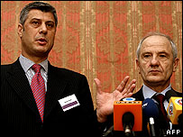 Os líderes albaneses de Kosovo, Hashim Thaci, e Fatmir Sejdiu