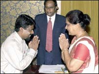 Minister Anura Kumara sworn in by President Kumaratunga