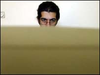 پشت کامپيوتر خلوت با جهان