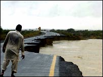 طوفانِ باد و باراں