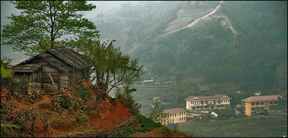 Một làng dân tộc ít người phía Bắc Việt Nam (tourism.com)