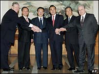 Representantes de seis países presentes à reunião, em Pequim