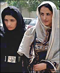 پليس مختار مای را به اسلام آباد می برد