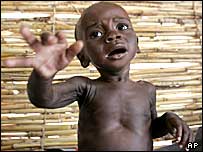 açlık çeken bir çocuk