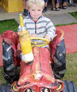 Owain ap Myrddin o Lwyndyrus yn dod i'r Eisteddfod i yrru 