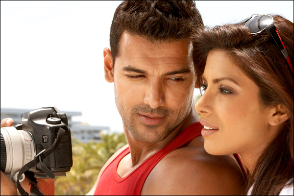 फ़िल्म दोस्ताना की तस्वीरें