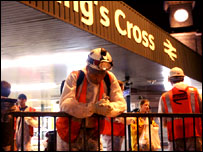 Ônibus destruído no centro de Londres