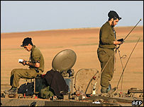 Soldados em tanque na fronteira entre Israel e Gaza