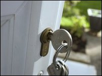 Nhiều trường hợp nói đã bị tống ra khỏi nhà nếu không trả nổi mức tiền thuê nhà cắt cổ