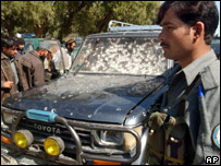 یک خودرو که گفته می شود هدف تیراندازی آمریکایی ها قرار گرفته