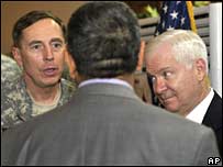 David Patraeus ve Robert Gates