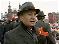 Ông Mikhail Gorbachev tại Quảng Trường Đỏ trong một buổi lễ hồi đầu nămnay