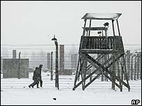 Auschwitz Kampı'ndaki nöbetçi kulesi