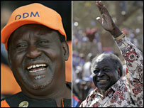 Raila Odinga (esq.) e o presidente Mwai Kibaki