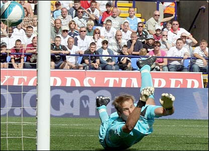 博尔顿门将扑空