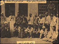 مشروطه خواهان زندانی در باغشاه - عکس از موسسه مطالعات تاریخ معاصر ایران