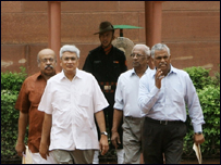 कम्युनिस्ट नेता प्रकाश करात, डी राजा, एबी बर्धन