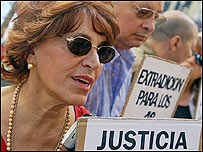 Famílias de desaparecidos durante ditadura protestam na Argentina