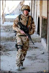 O príncipe Harry, terceiro na linha de sucessão do trono britânico