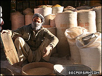 یک فروشگاه مواد خوراکی در افغانستان