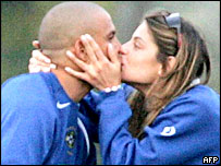 प्रेमिका सिकारेली के साथ रोनाल्डो