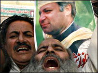 लाहौर में नवाज़ शरीफ़ के समर्थक