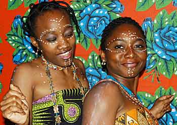 Goddesses of Zambinka. Photo ©Helen Burrows